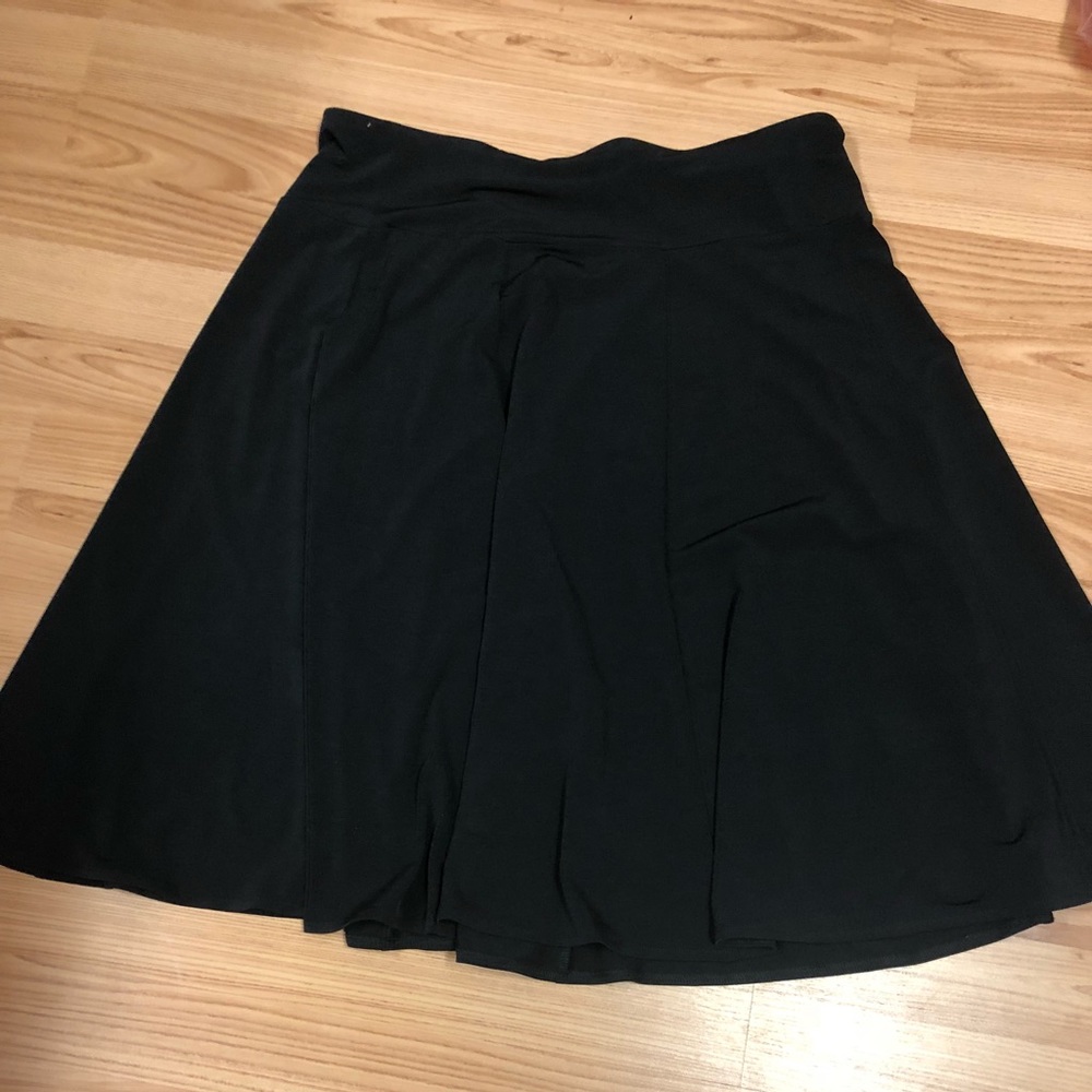 Black knee length skirt medium